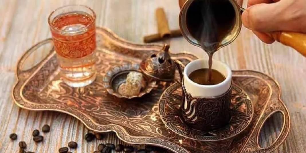 Türk kahvesini limonla için! Sadece tadını değil faydasını da etkiliyor: Bu yöntemi deneyen hayran kalıyor 2